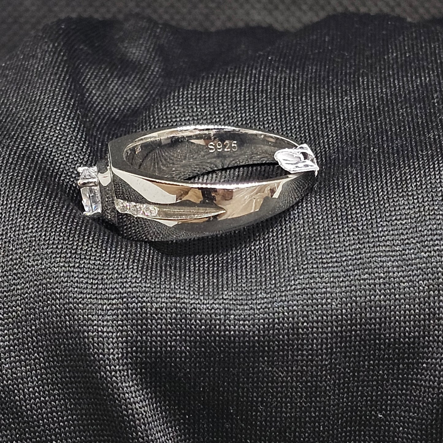 Men’s Silver Ring with CZ Center Stone – Size 9.5–11.5, 7g