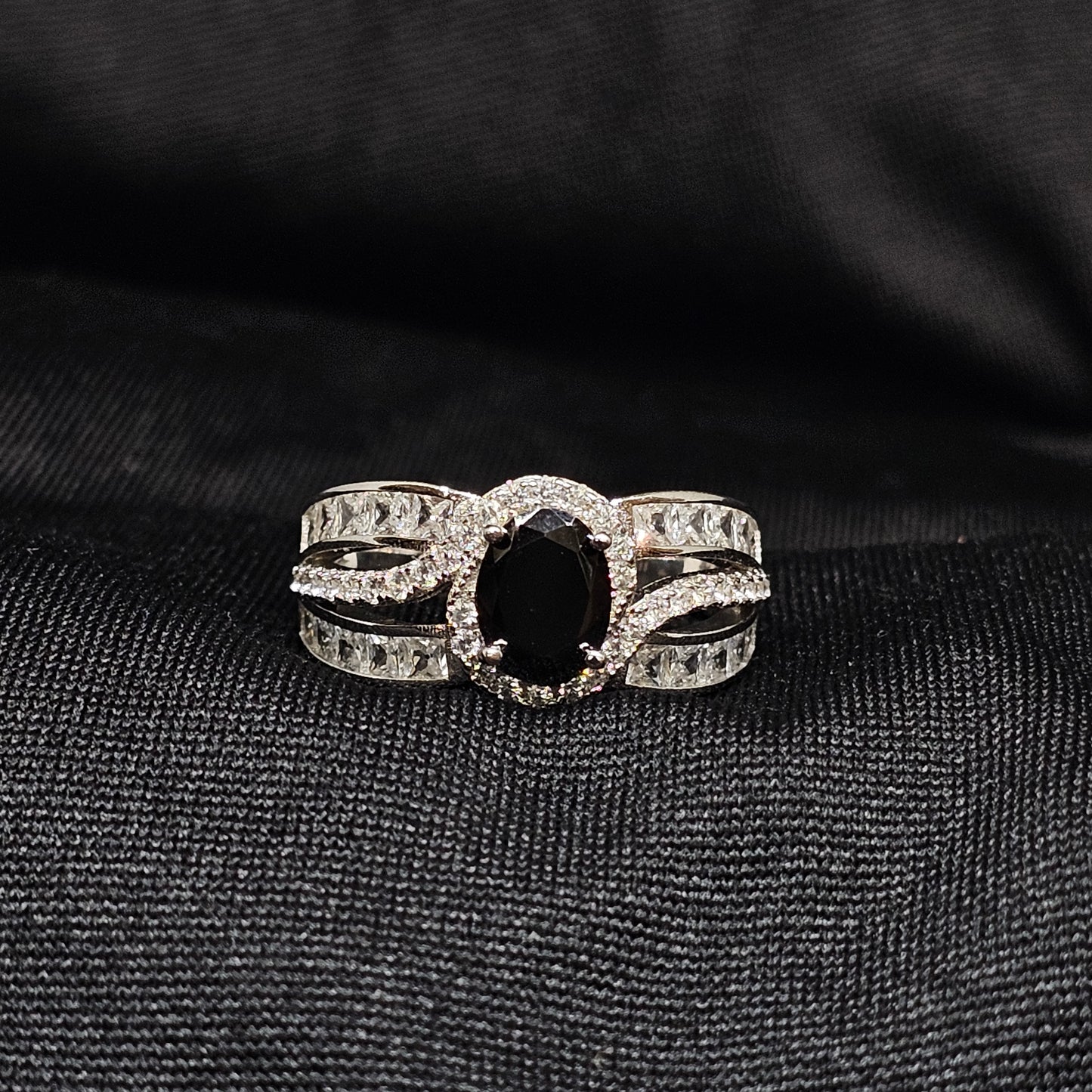 Elegant Black Oval Stone Ring with CZ Accents – Size 9, 5.5g