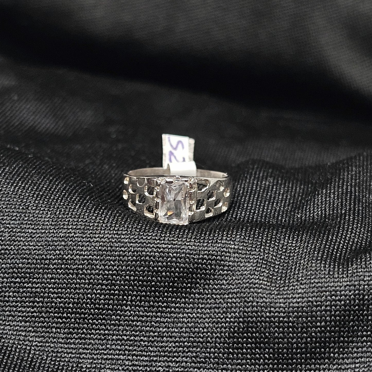 Silver Geometric Cutout Ring with Clear Stone – Size 2, 1.5g