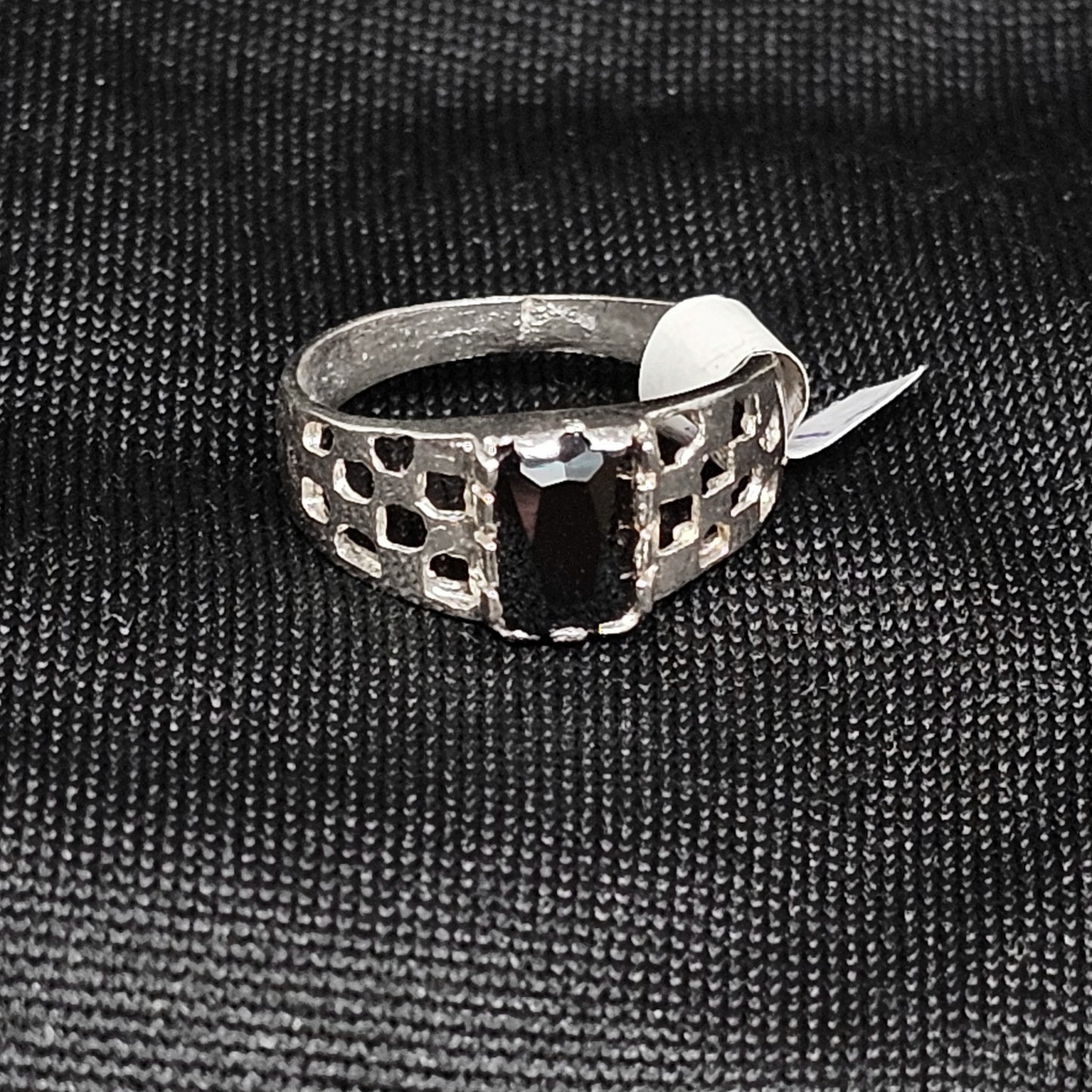 Silver Geometric Ring with Black Stone – Size 2, 1.5g