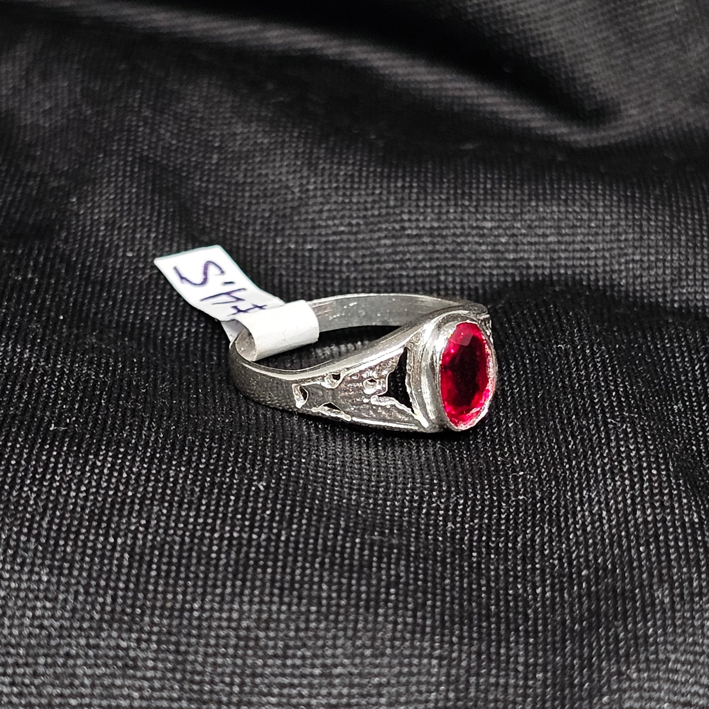 Eagle Engraved Silver Ring with Red Gemstone – Size 4.5, 2g Bold