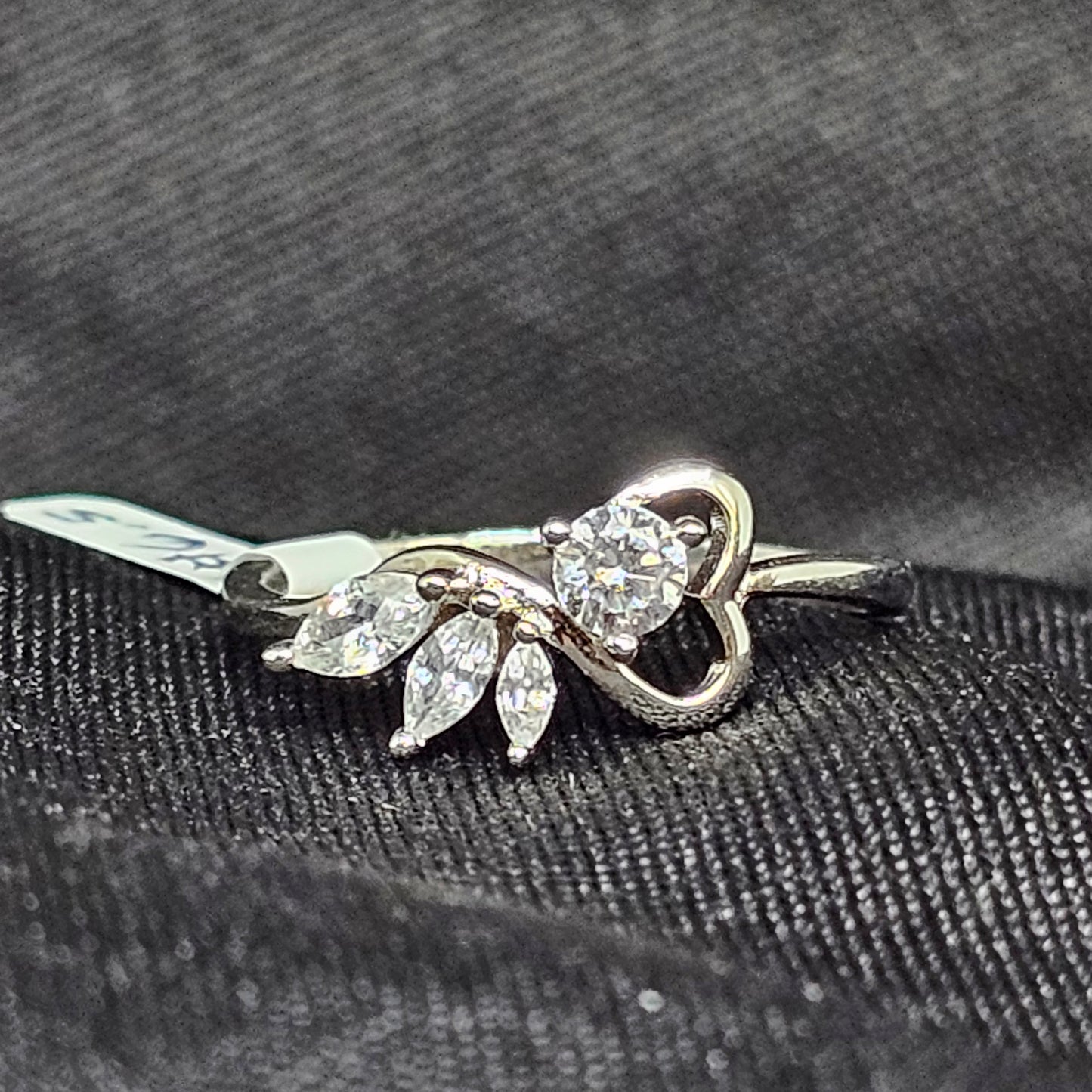 Delicate Leaf and Heart Crystal Ring in Silver – Size 6.5
