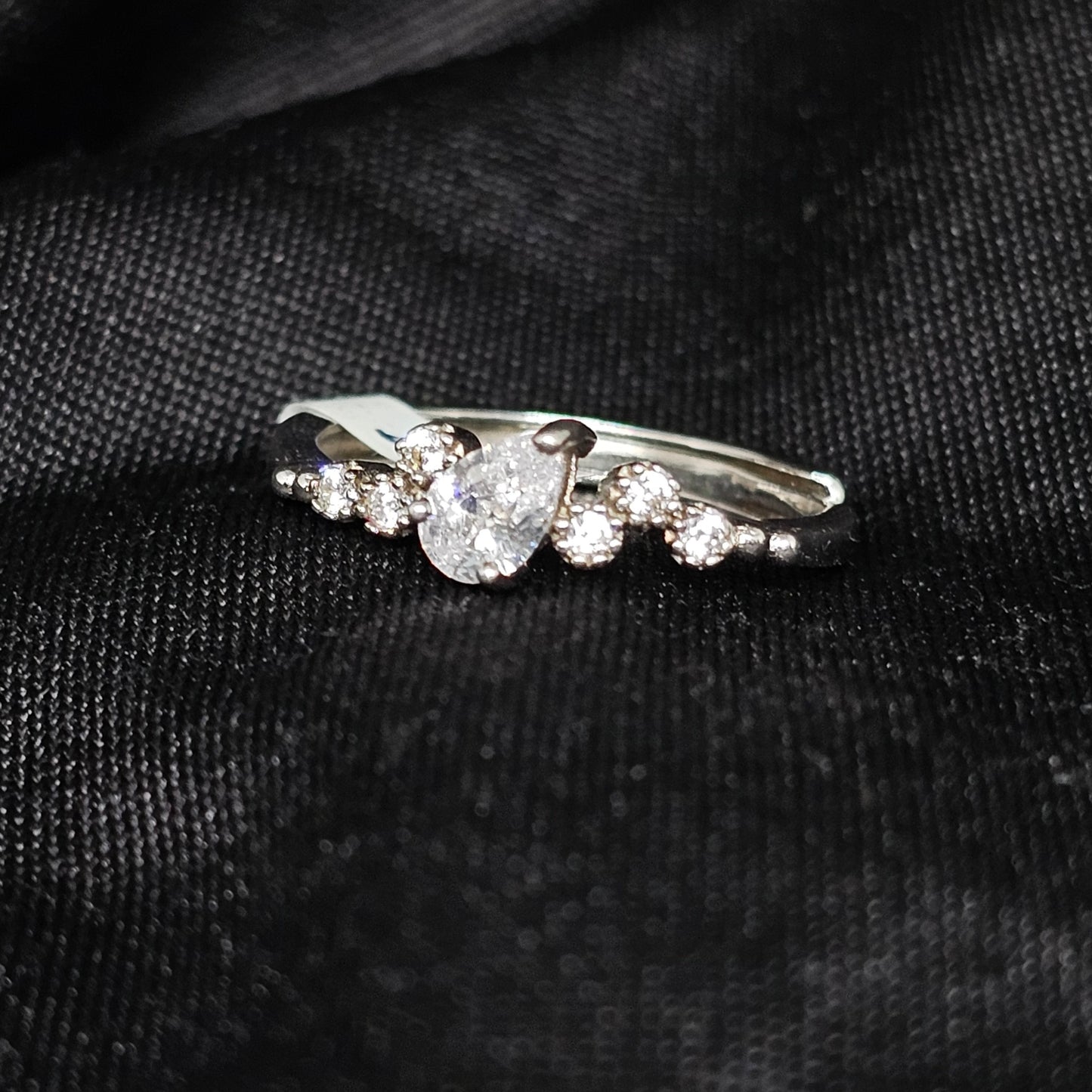 Elegant Teardrop CZ Ring with Side Accents – Size 7.5