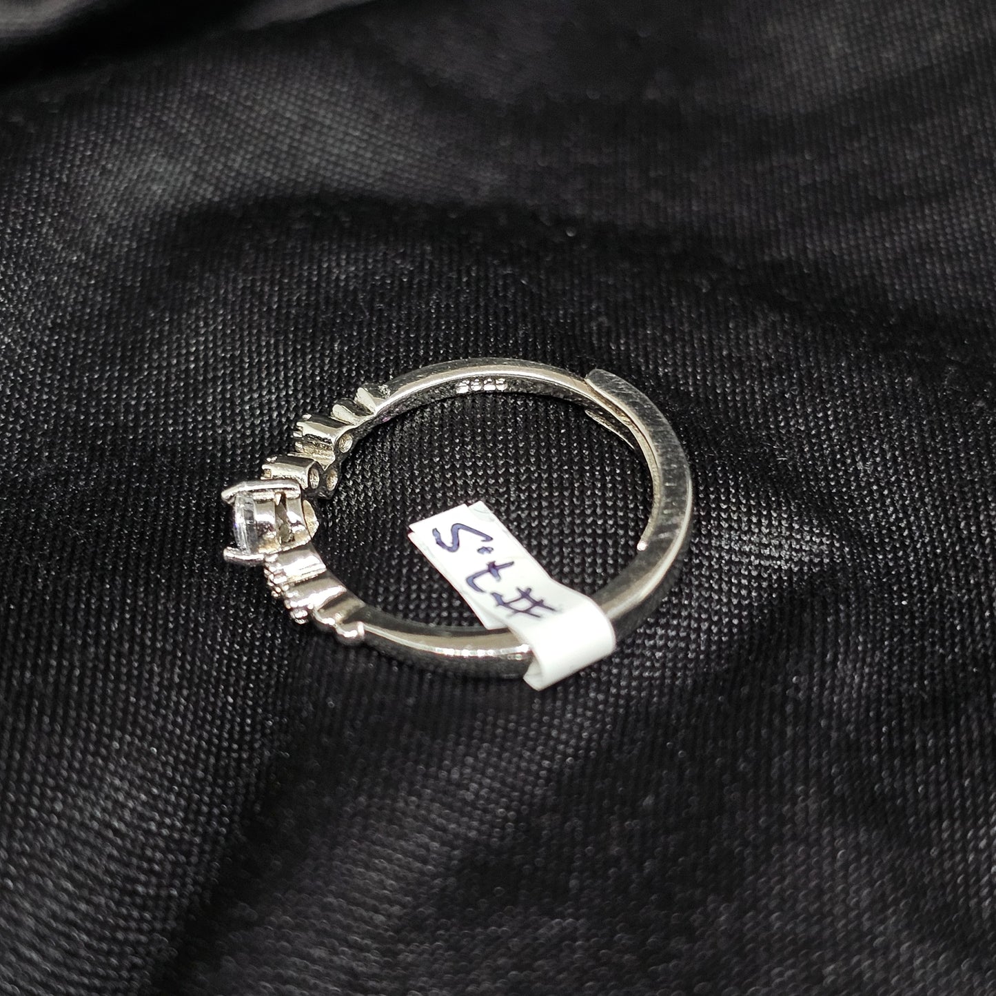 Elegant Teardrop CZ Ring with Side Accents – Size 7.5