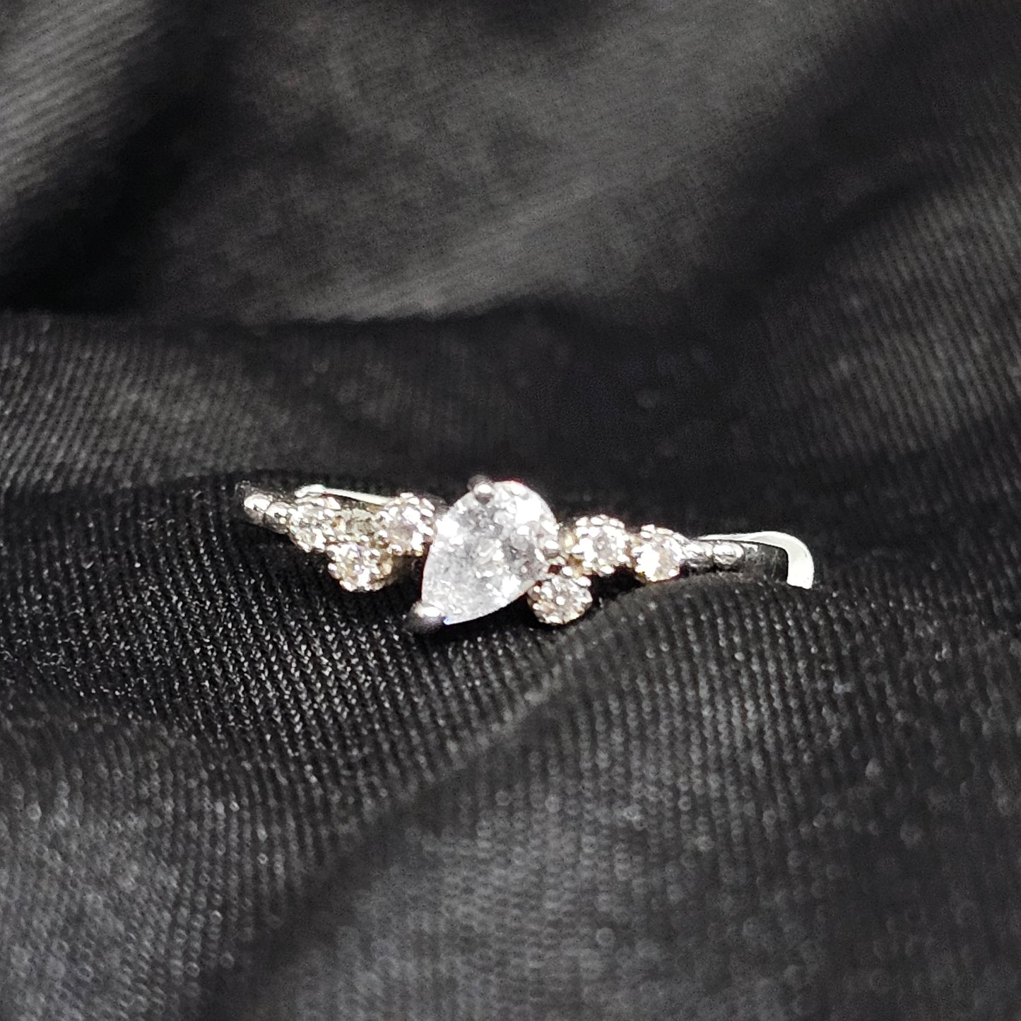 Elegant Teardrop CZ Ring with Side Accents – Size 7.5