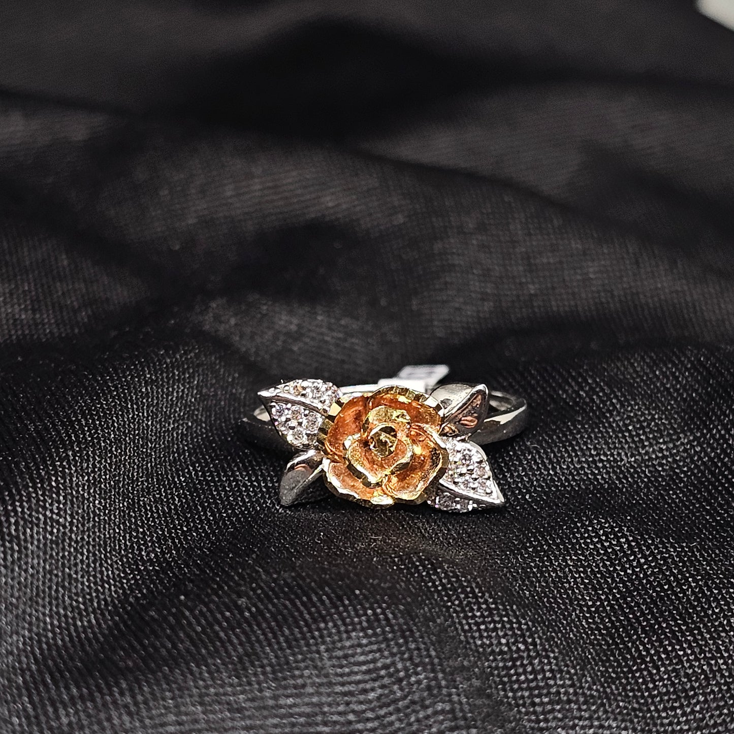 Elegant Rose Gold Flower Ring with CZ Leaves – Size 9, 3g