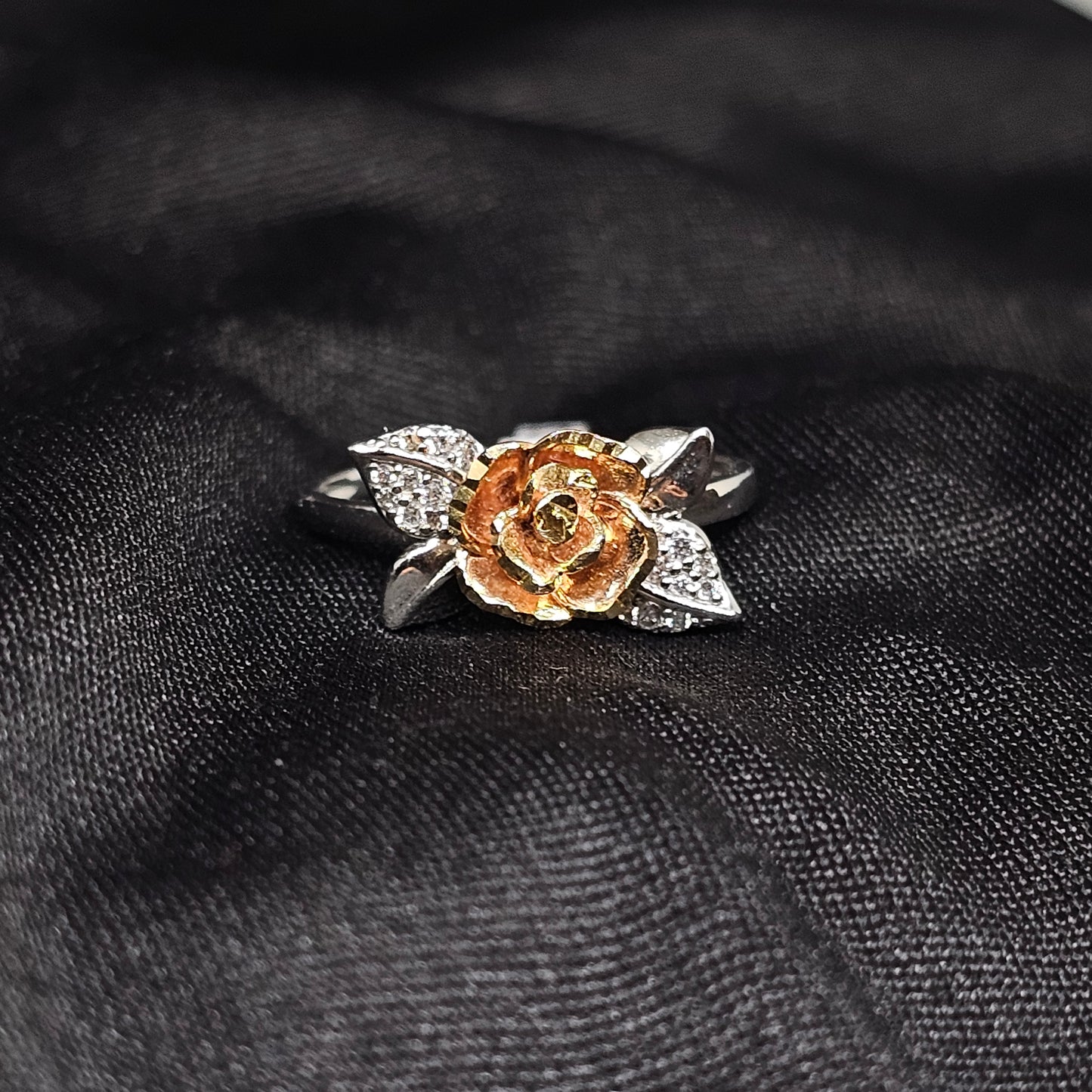 Elegant Rose Gold Flower Ring with CZ Leaves – Size 9, 3g