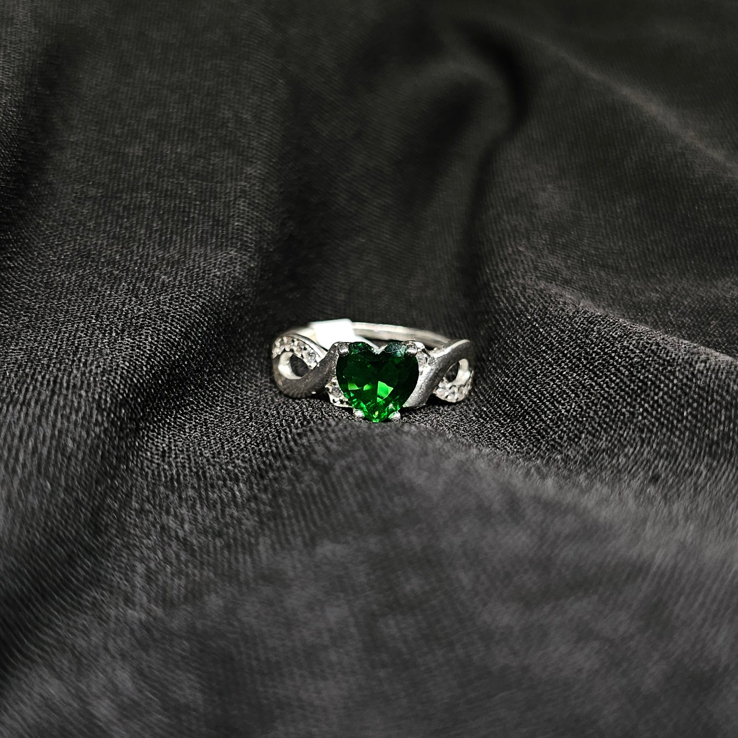 Heart-Shaped Green Gemstone Ring with Infinity Band – Size 6