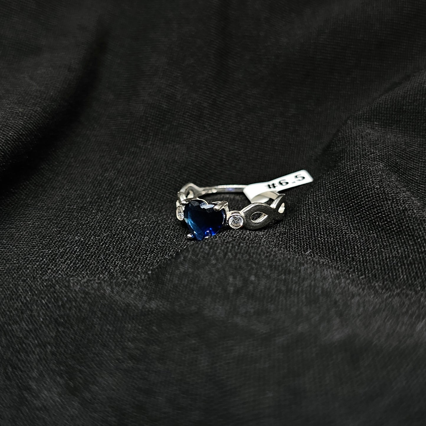 Heart-Shaped Blue Gemstone Ring with Silver Accents – Size 6.5