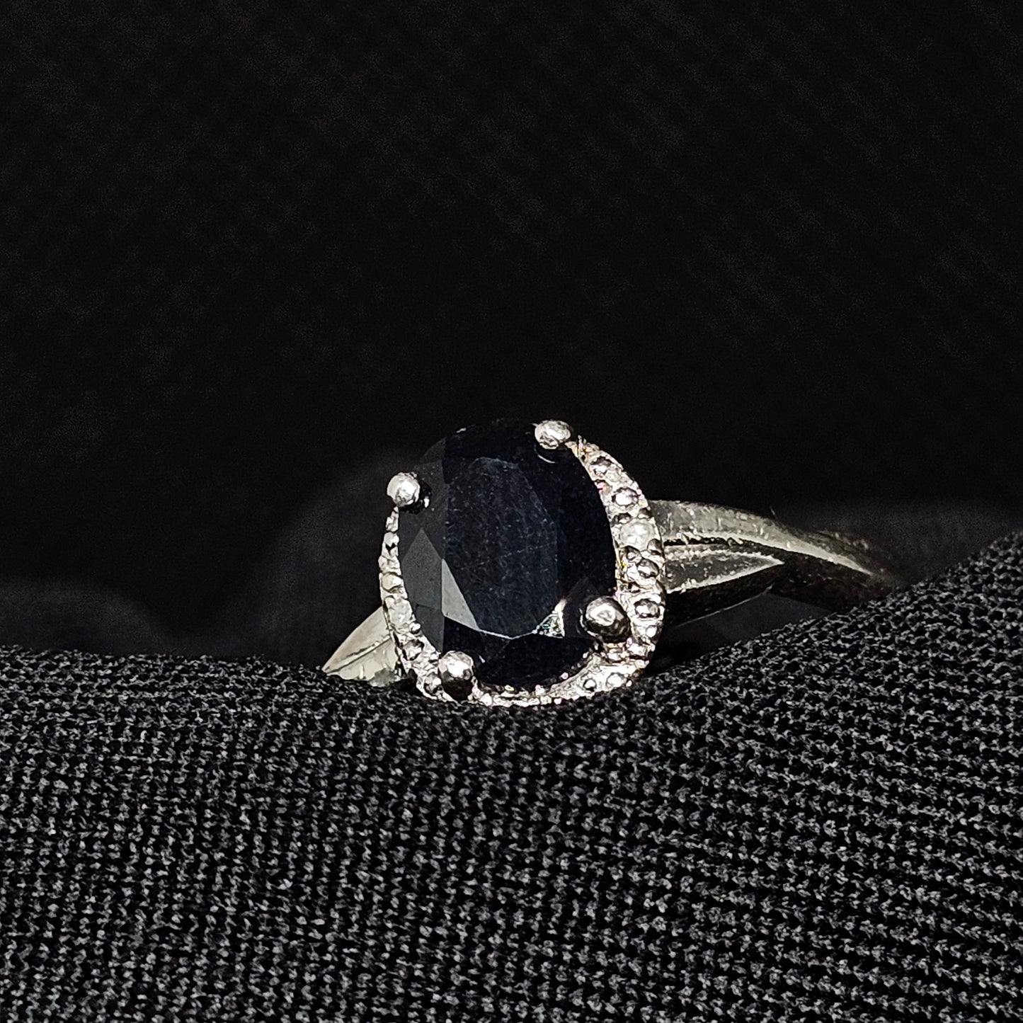Silver Oval-Cut Black Stone Halo Ring – Size 8