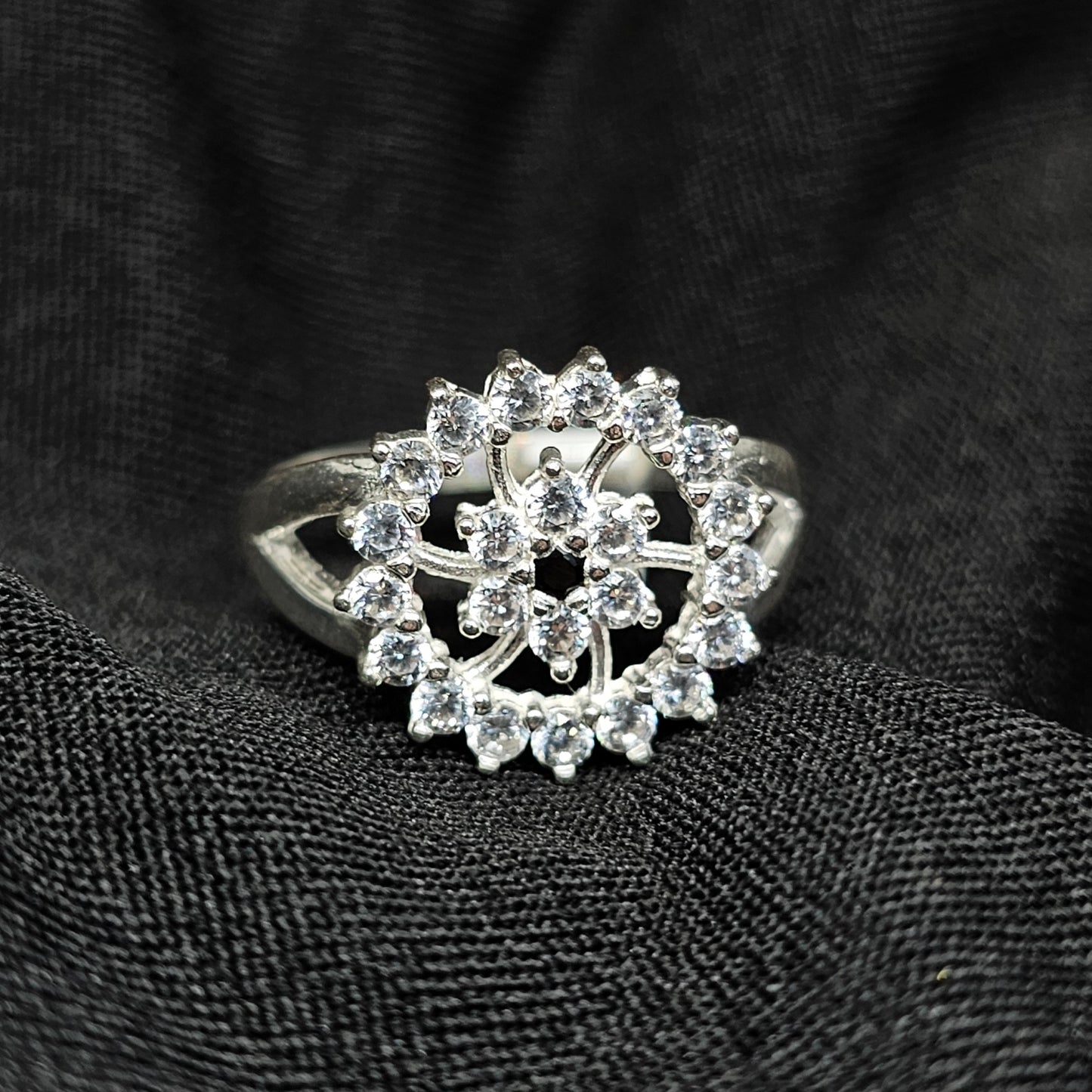 Silver Crystal Cluster Ring with Starburst Design – Size 8