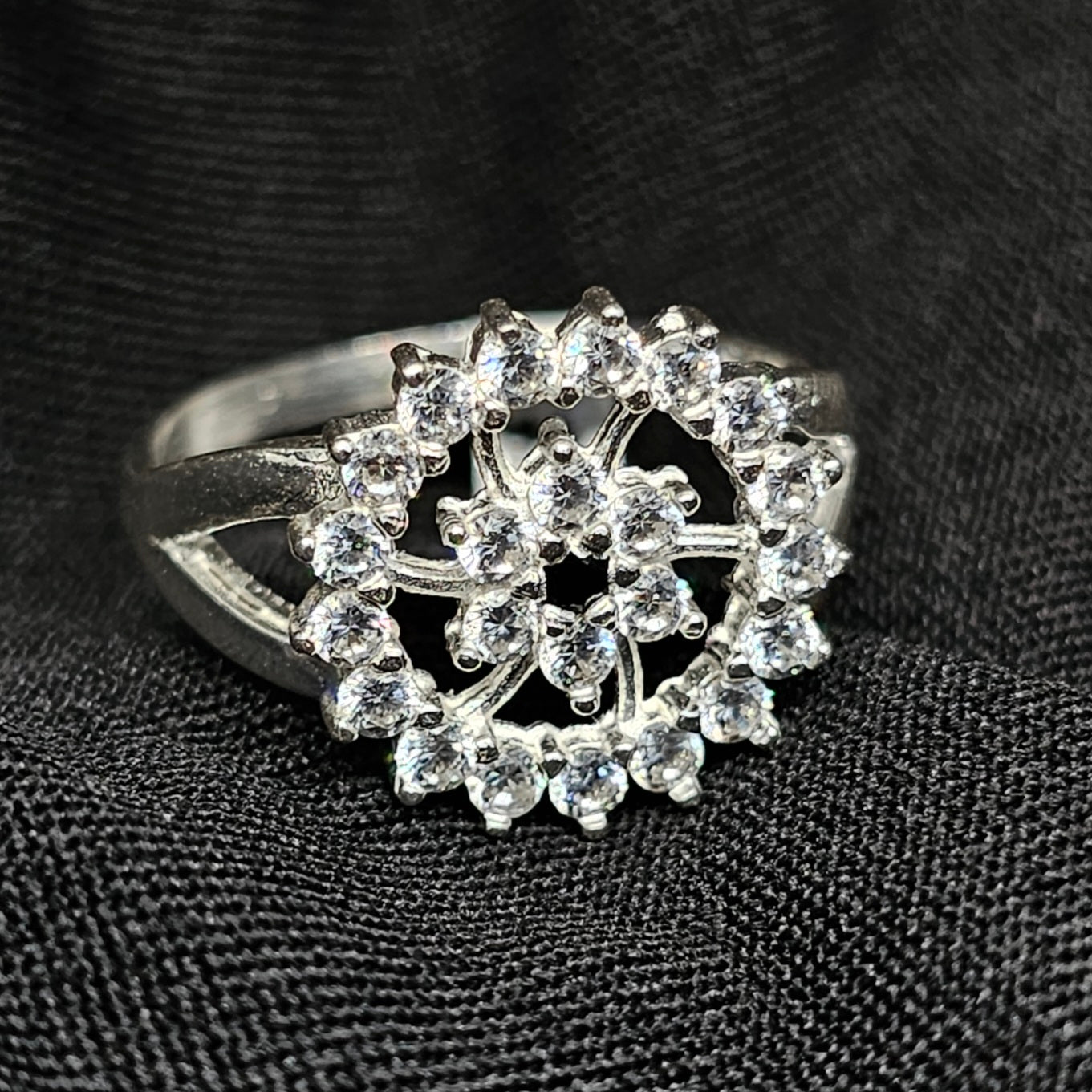 Silver Crystal Cluster Ring with Starburst Design – Size 8
