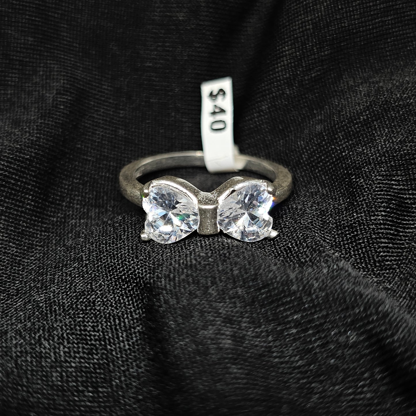 Silver Bow Ring with Heart-Shaped Crystals – Size 8.5