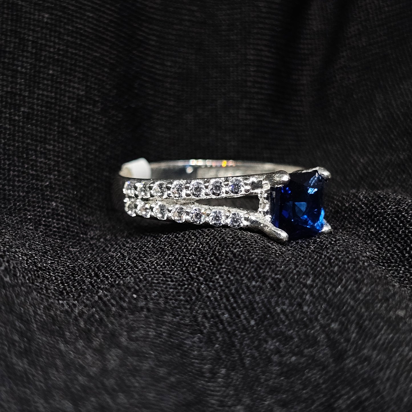 Elegant Blue Sapphire Ring with Double Diamond Accent Band