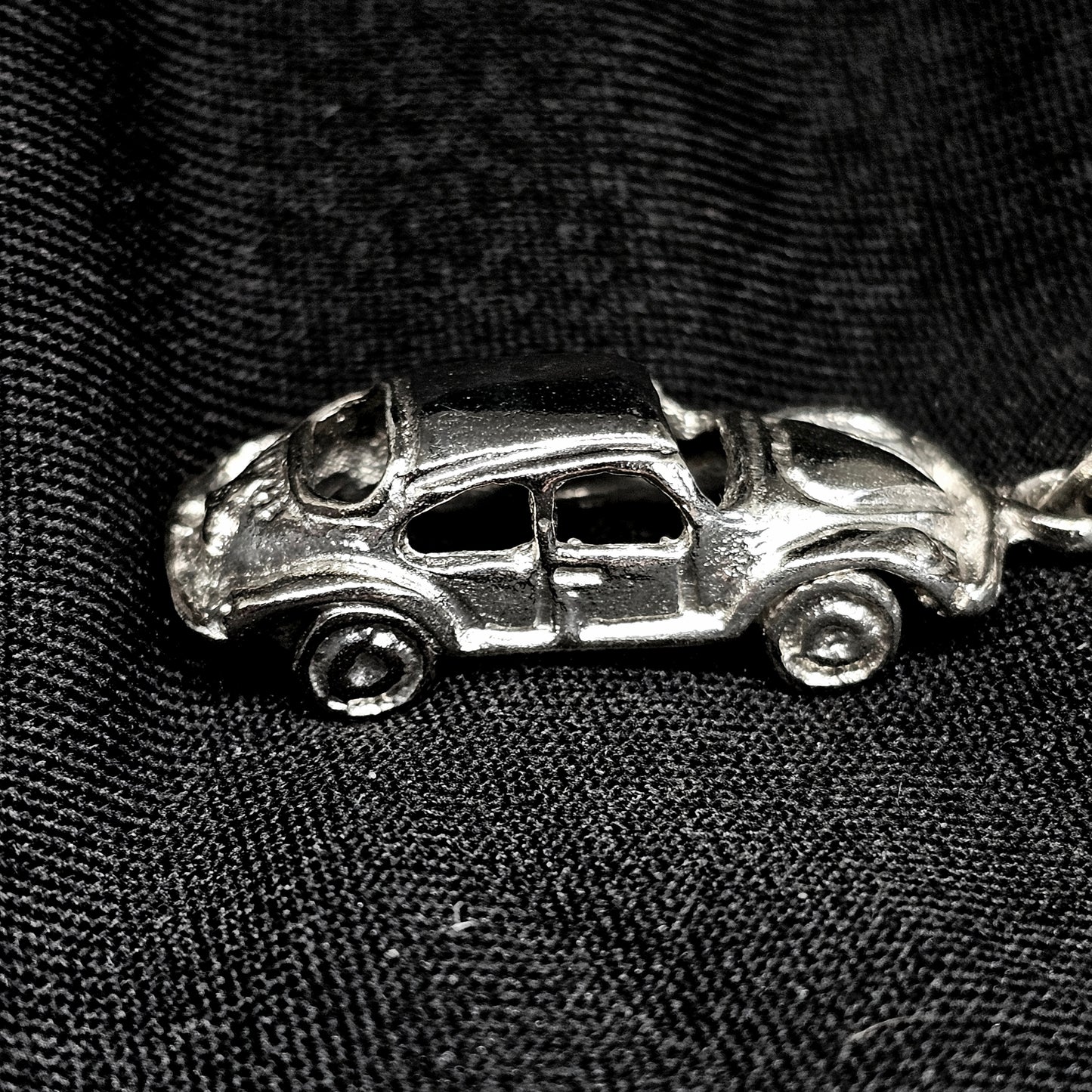 3D Car Pendant Necklace – Automotive Jewelry for Car Lovers