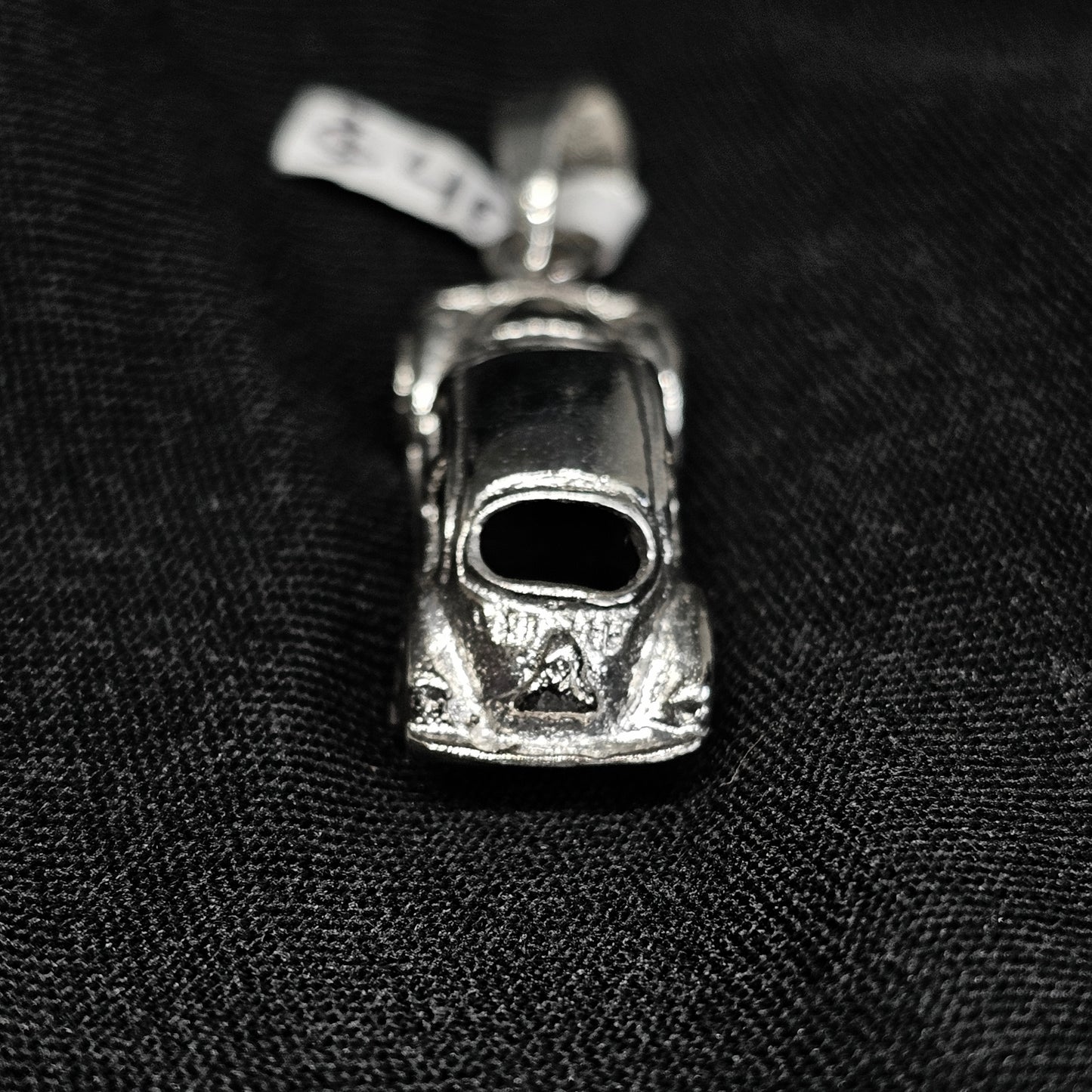 3D Car Pendant Necklace – Automotive Jewelry for Car Lovers