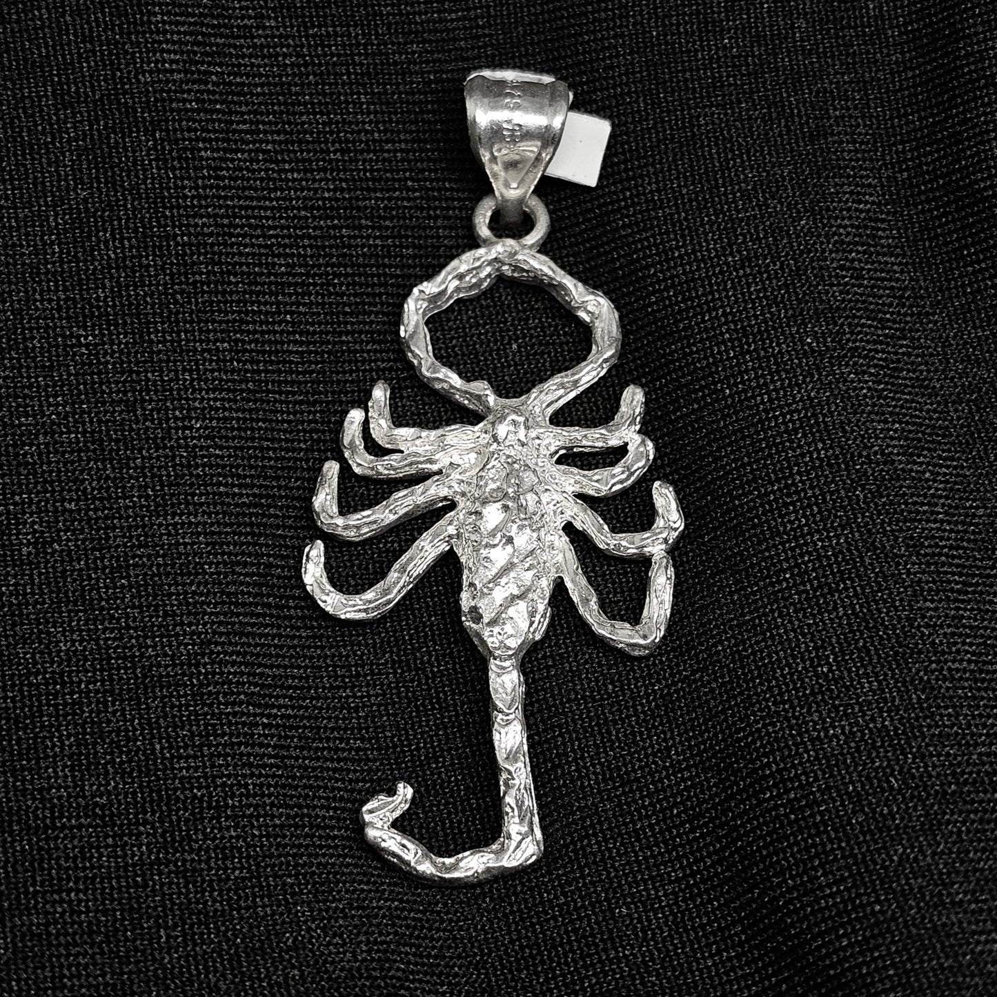 Alacran Scorpion Pendant – Bold Men's Jewelry with Fierce Design