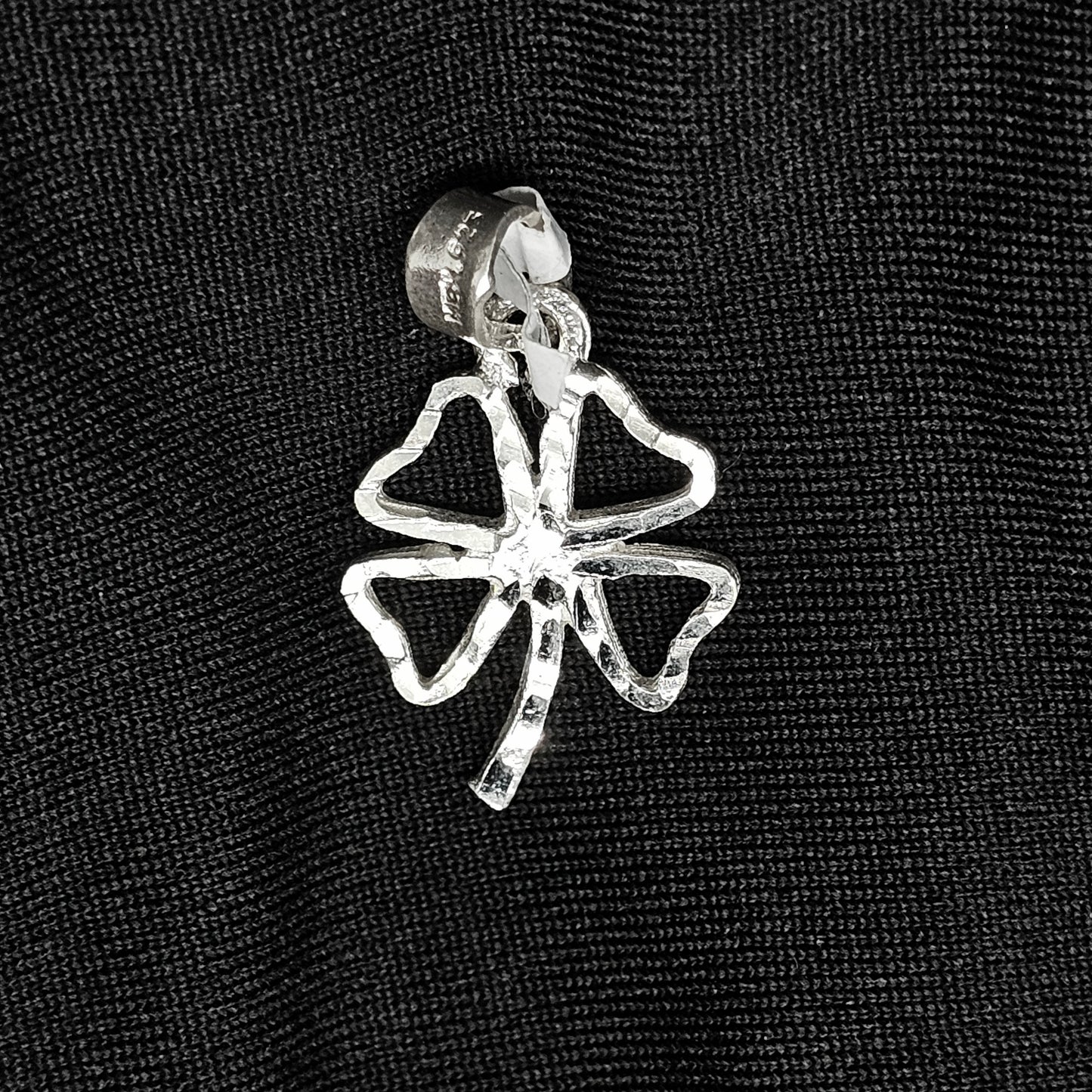 Leaf Clover Pendant – Lucky Four Leaf Necklace for Women & Men
