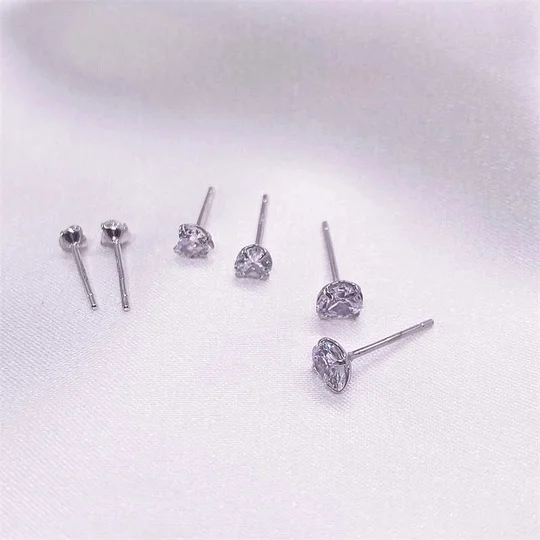 1 Pair 925 Sterling Silver Heart Shaped Ear Studs – Women’s