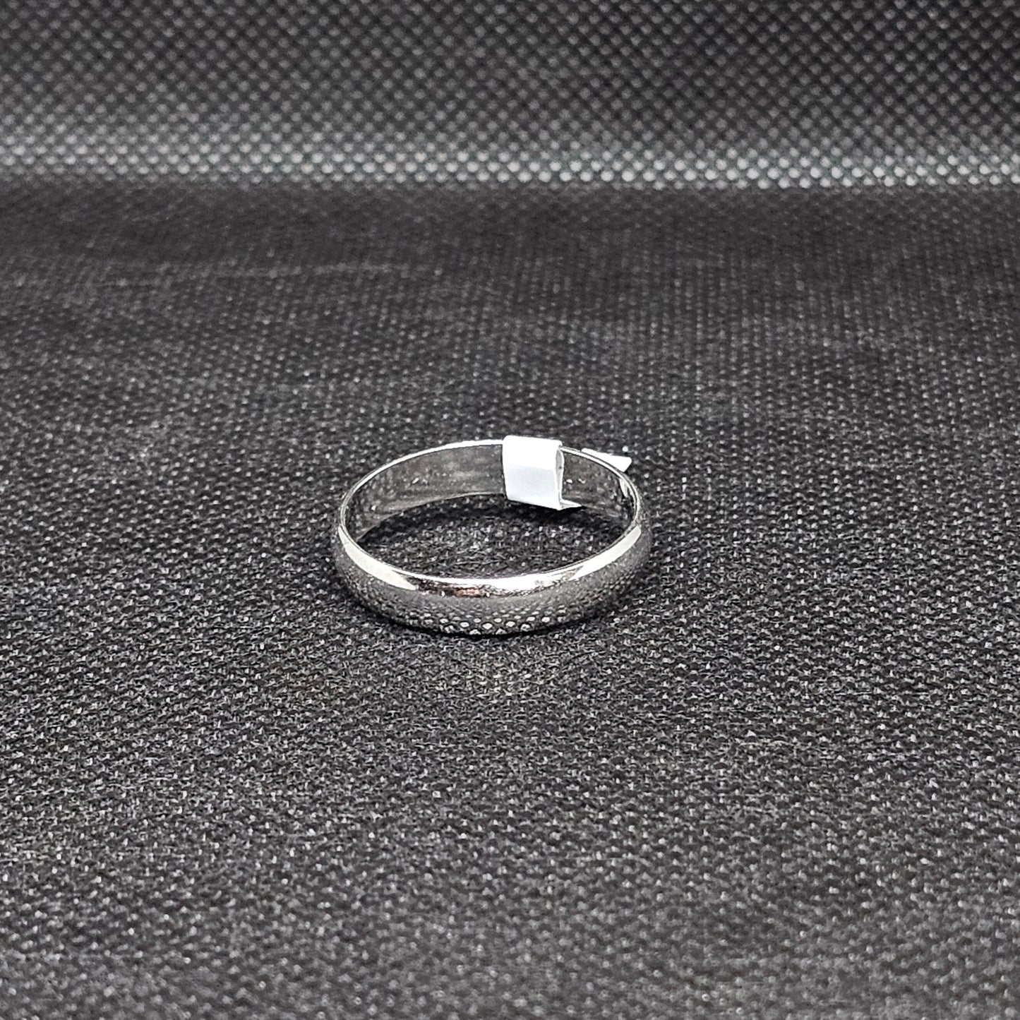 Textured Silver-Tone Band Ring for Men – Sizes 10–13, 3.5g