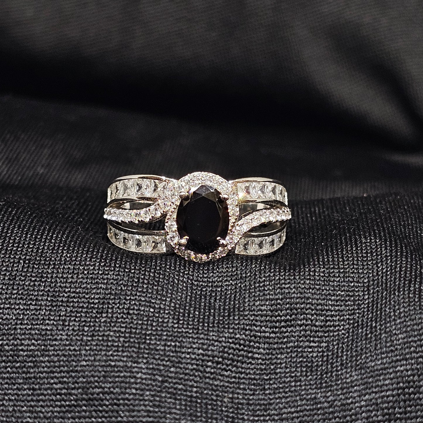 Elegant Black Oval Stone Ring with CZ Accents – Size 9, 5.5g