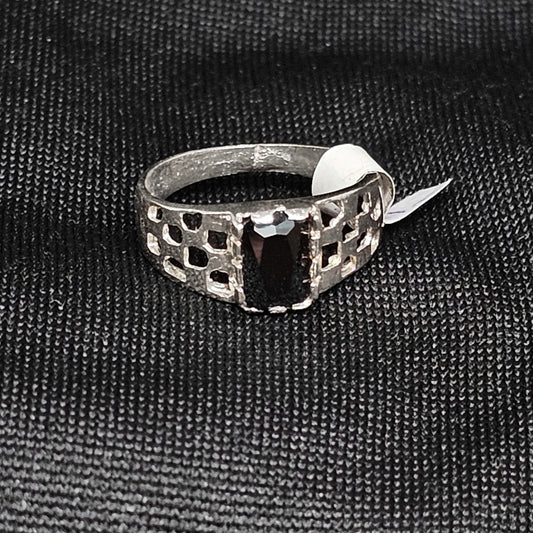 Silver Geometric Ring with Black Stone – Size 2, 1.5g