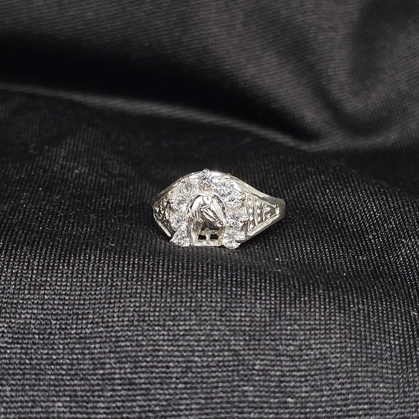 Silver Horseshoe Ring with Clear Stones – Size 4, 2g