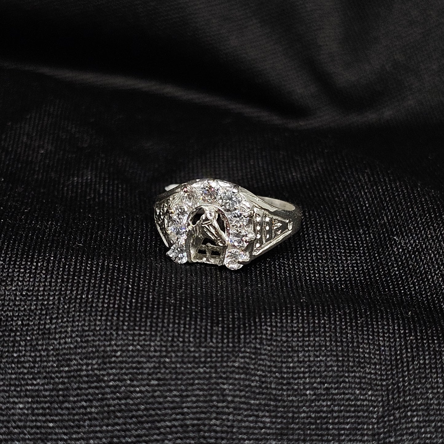 Silver Horseshoe Ring with Clear Stones – Size 4, 2g