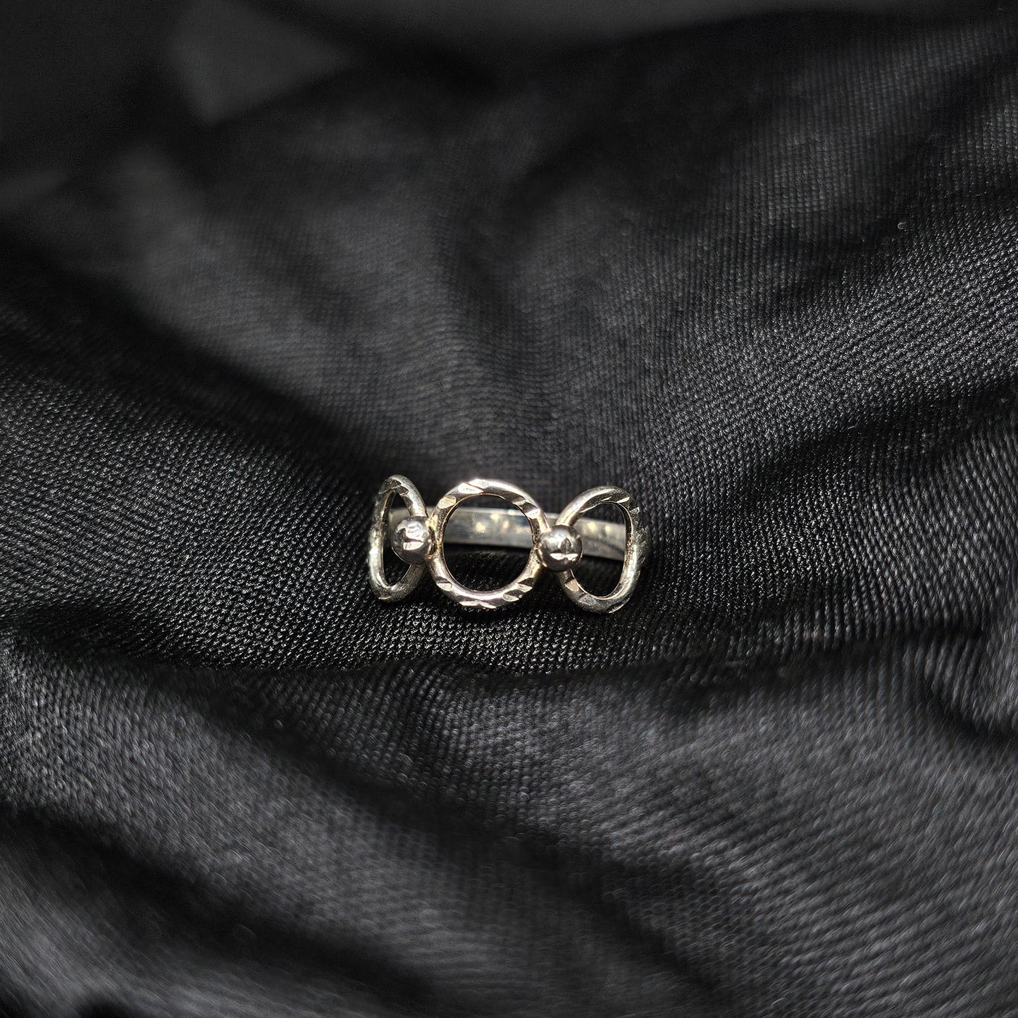 Textured Circle Link Ring – Size 6 & 6.5, 2g, Silver Finish