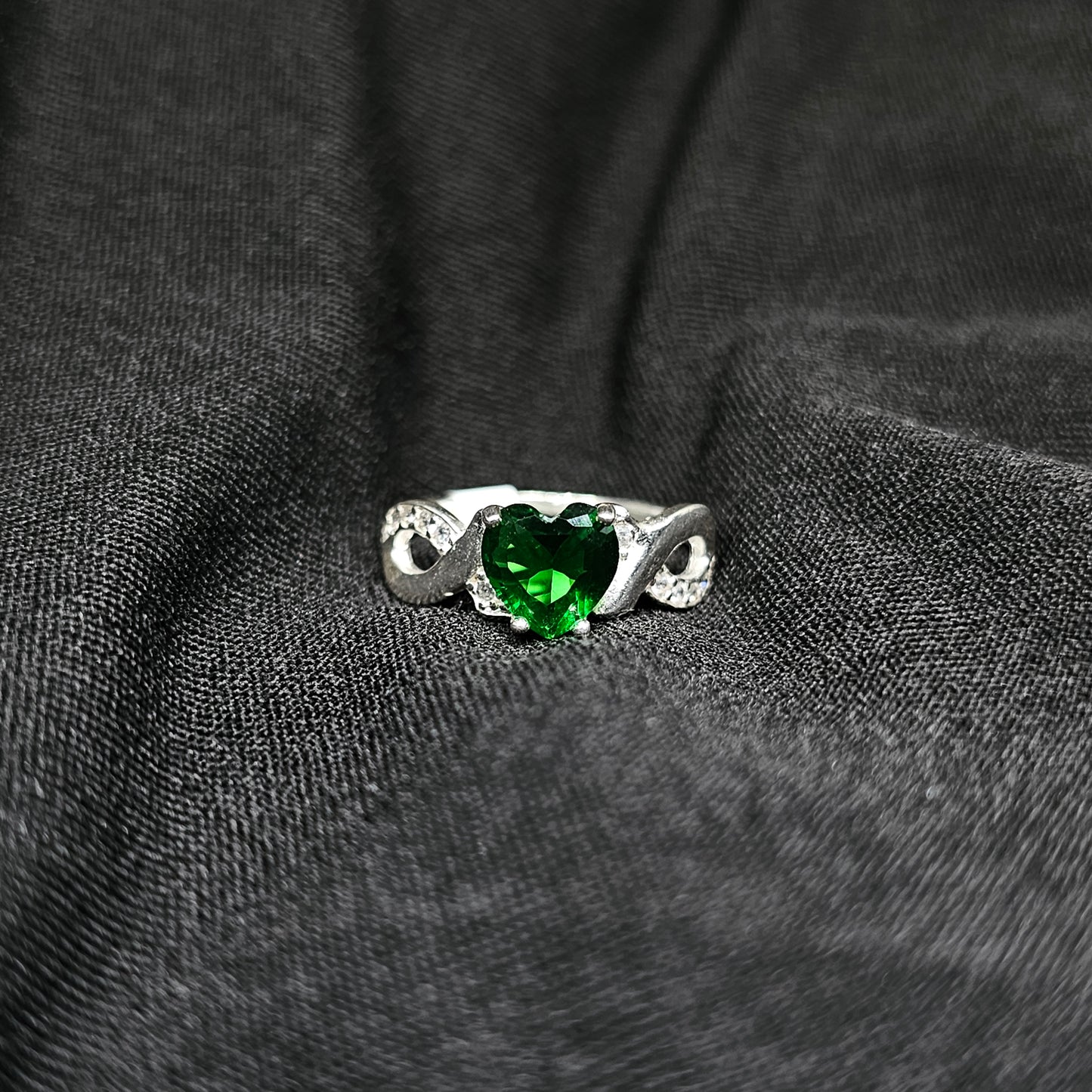 Heart-Shaped Green Gemstone Ring with Infinity Band – Size 6