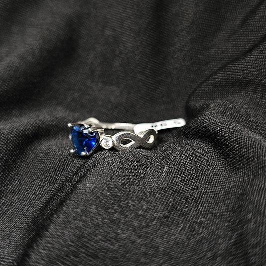 Heart-Shaped Blue Gemstone Ring with Silver Accents – Size 6.5