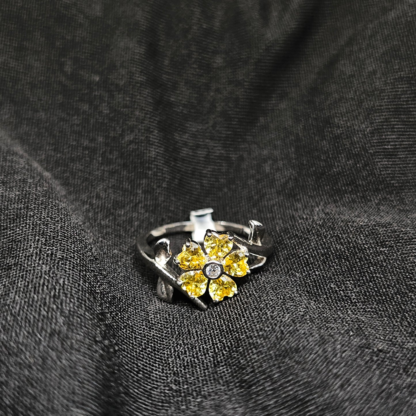 Silver Floral Ring with Yellow Gemstones – Size 7.5