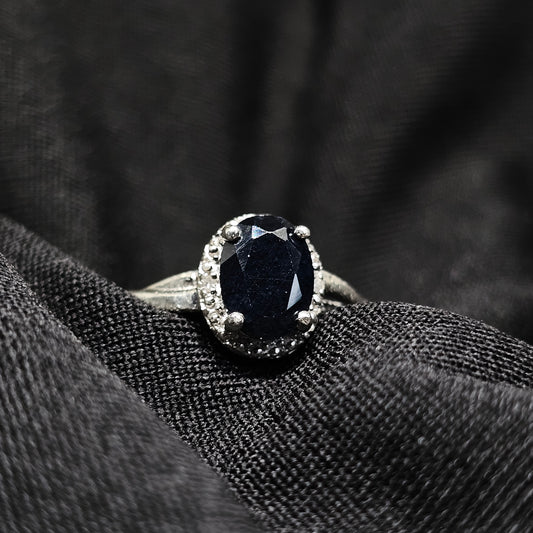 Silver Oval-Cut Black Stone Halo Ring – Size 8