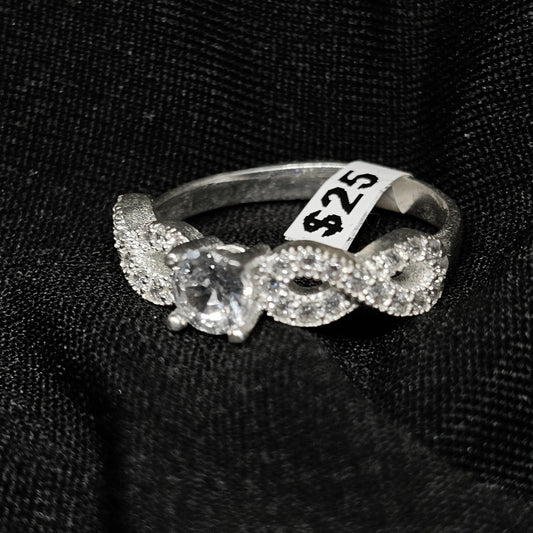 Silver Infinity Band Ring with Round Center Stone – Size 8