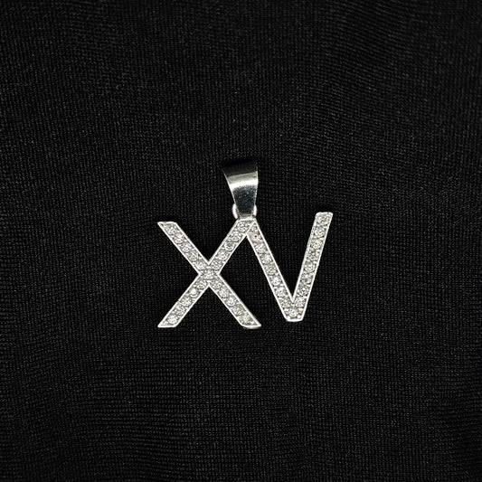 XV Quince Pendant – Elegant Jewelry for Quinceañera Celebrations