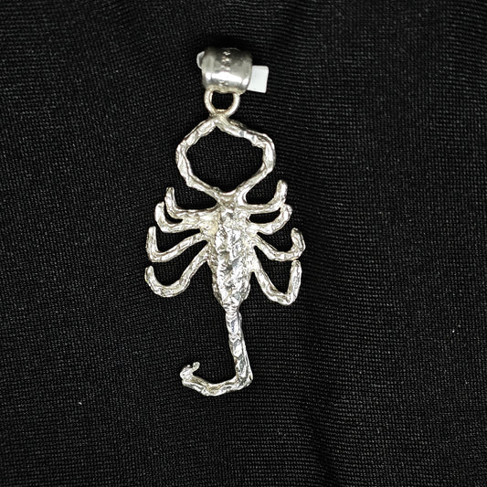 Alacran Scorpion Pendant – Bold Men's Jewelry with Fierce Design