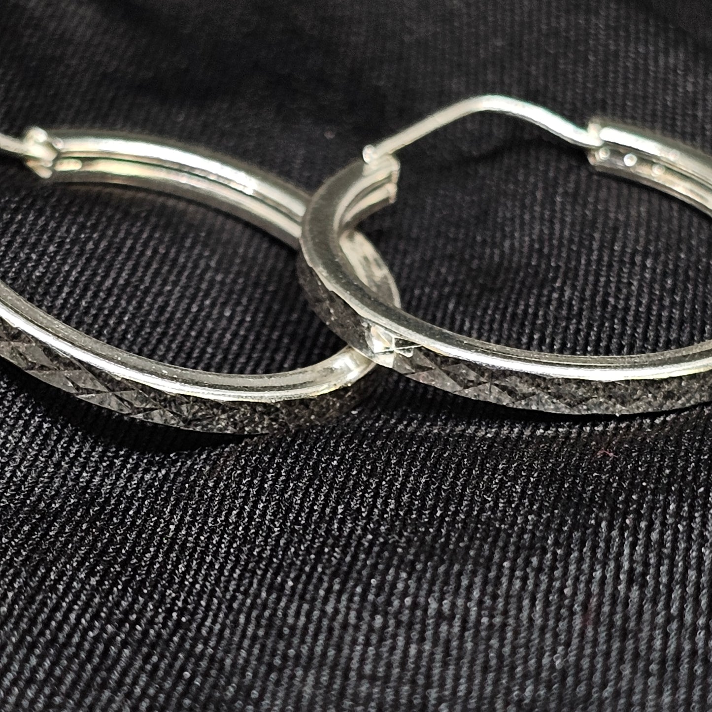 Small Hoop Earrings – Classic, Everyday Elegance