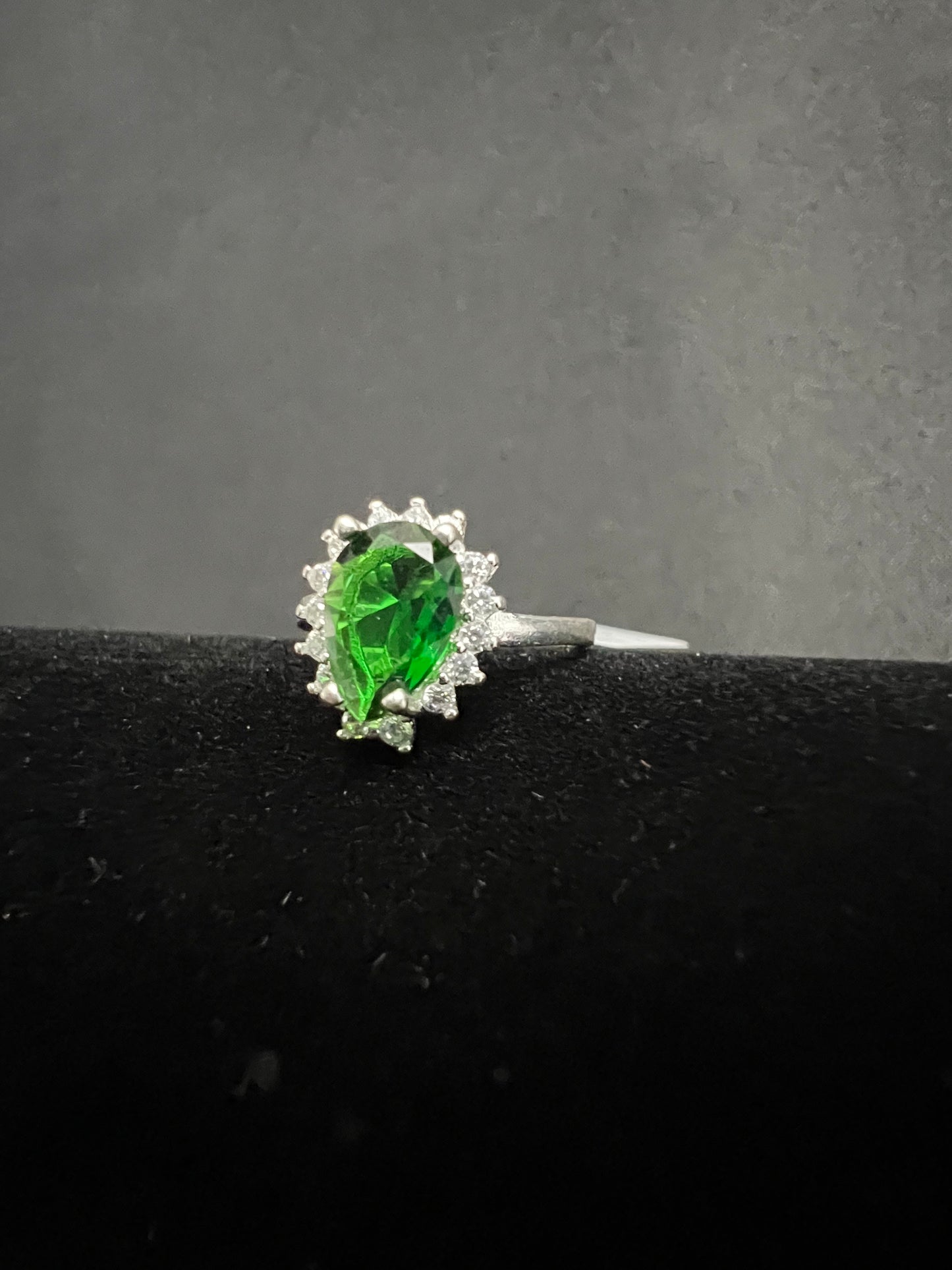 Emerald Green Teardrop Ring .925 Sterling Silver