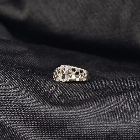 Silver Geometric Cutout Ring with Clear Stone – Size 2, 1.5g